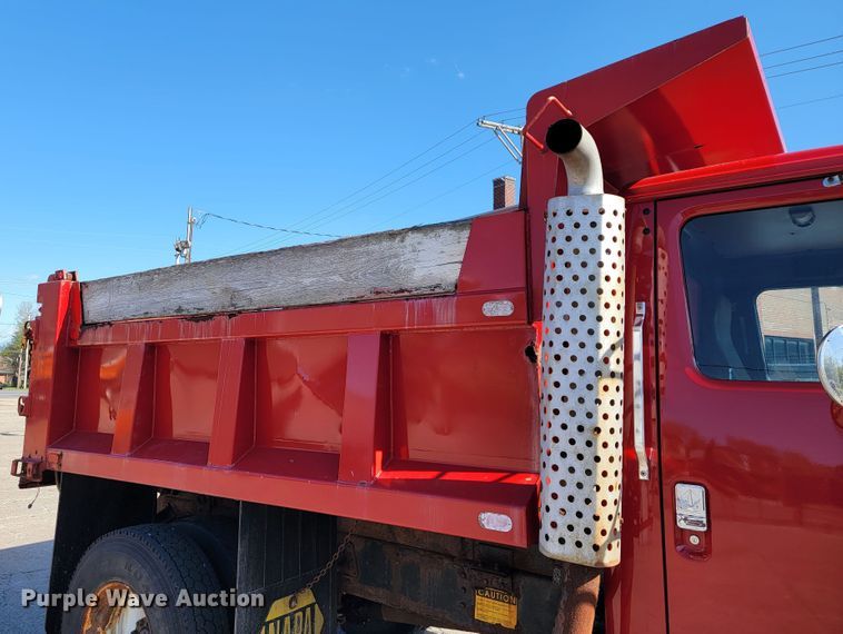 image for item JL9625 1992 International 4900  dump truck