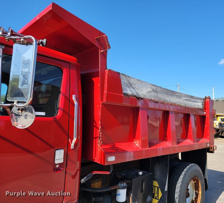image for item JL9625 1992 International 4900  dump truck