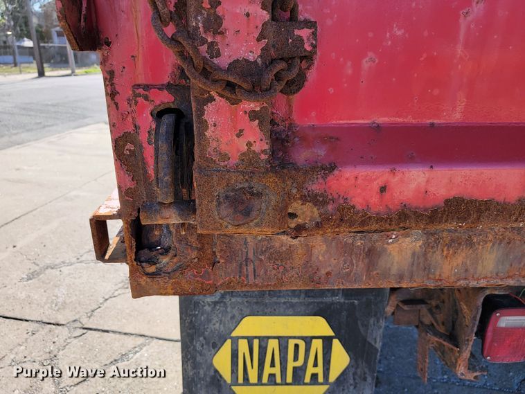 image for item JL9625 1992 International 4900  dump truck