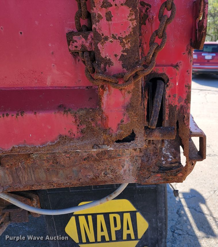 image for item JL9625 1992 International 4900  dump truck