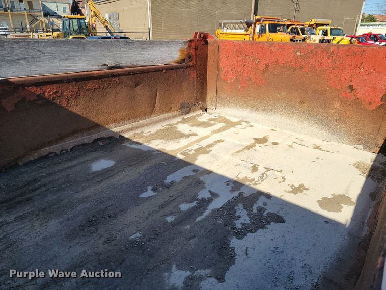 image for item JL9625 1992 International 4900  dump truck