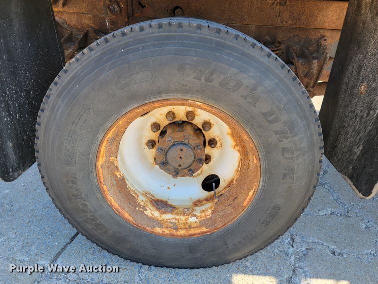 image for item JL9625 1992 International 4900  dump truck