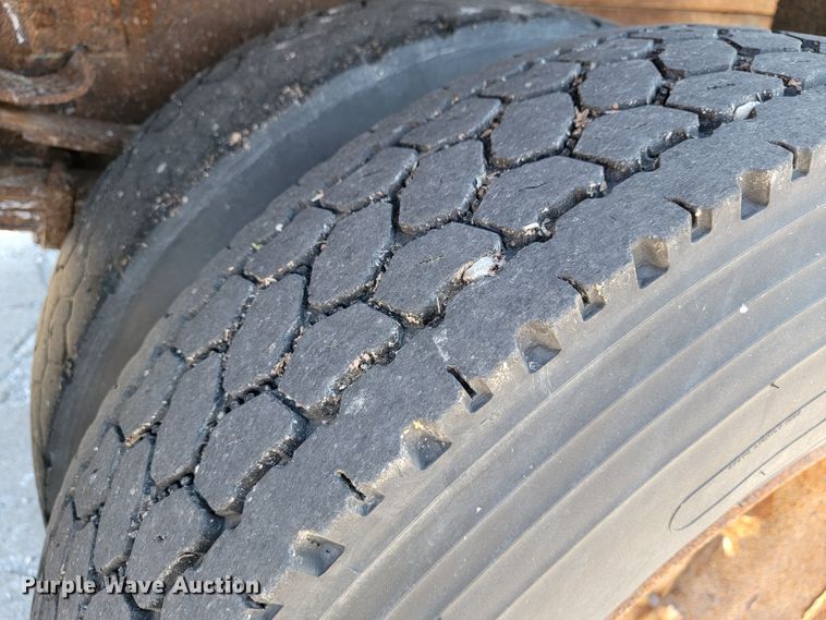 image for item JL9625 1992 International 4900  dump truck