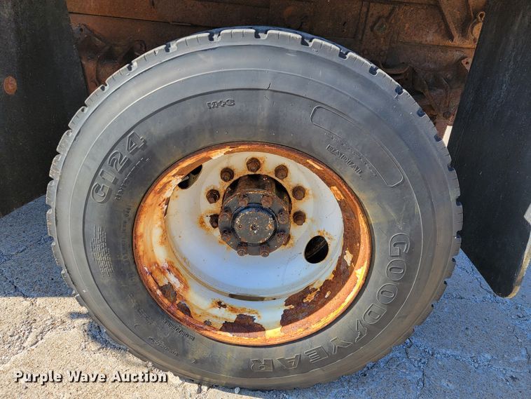 image for item JL9625 1992 International 4900  dump truck