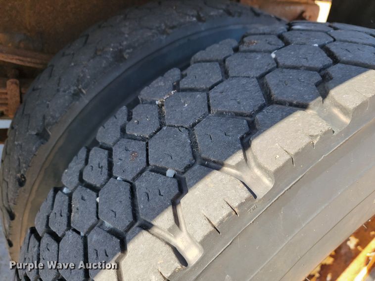 image for item JL9625 1992 International 4900  dump truck