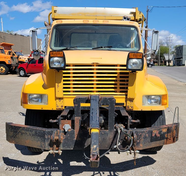 image for item JL9626 2000 International 4900  dump truck