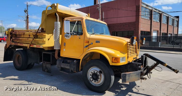 image for item JL9626 2000 International 4900  dump truck