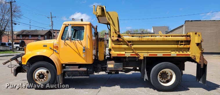 image for item JL9626 2000 International 4900  dump truck