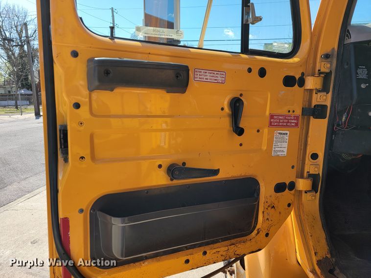 image for item JL9626 2000 International 4900  dump truck