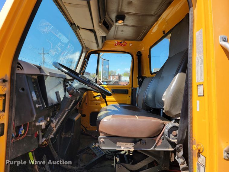 image for item JL9626 2000 International 4900  dump truck