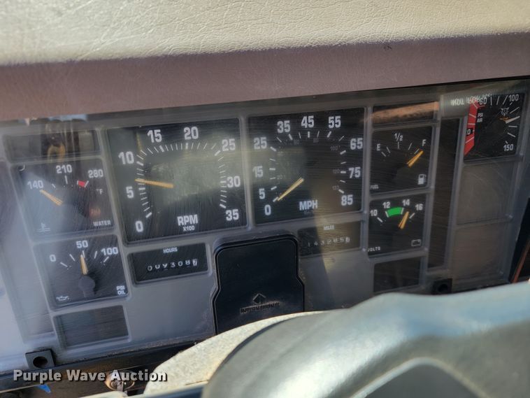 image for item JL9626 2000 International 4900  dump truck