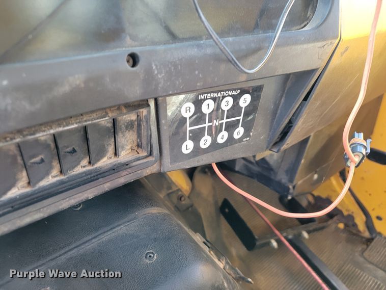 image for item JL9626 2000 International 4900  dump truck