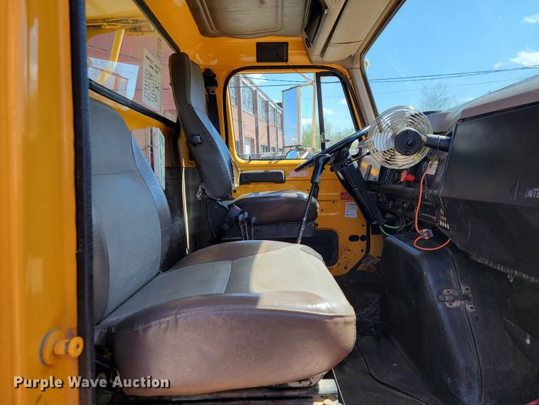 image for item JL9626 2000 International 4900  dump truck