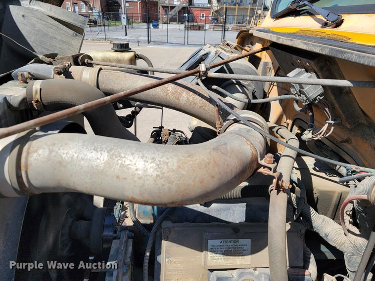 image for item JL9626 2000 International 4900  dump truck