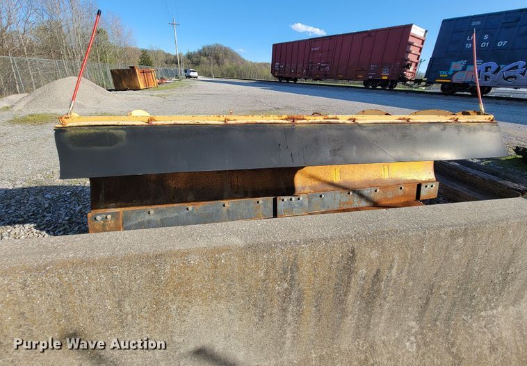 image for item JL9626 2000 International 4900  dump truck