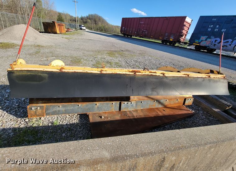 image for item JL9626 2000 International 4900  dump truck