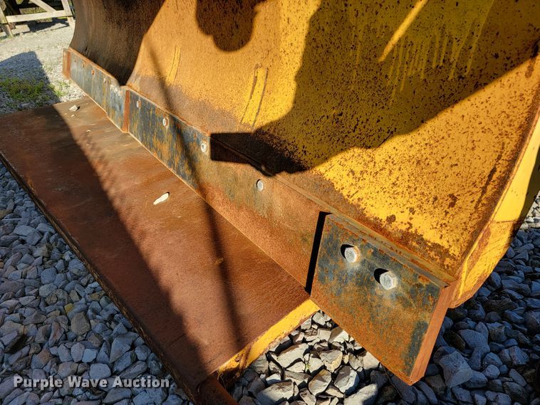 image for item JL9626 2000 International 4900  dump truck