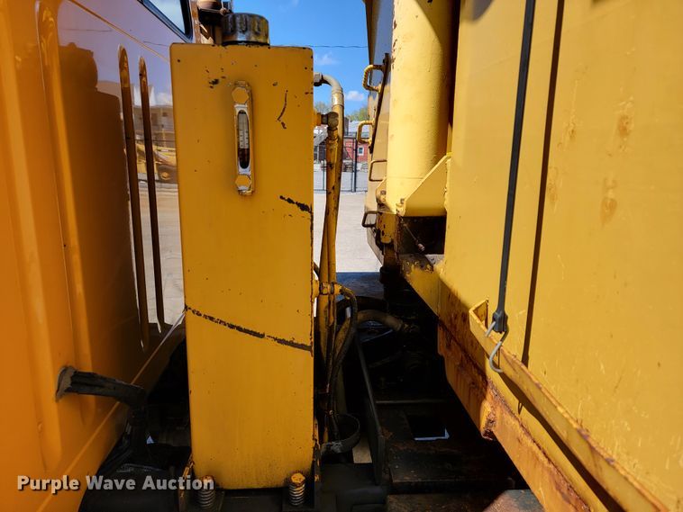 image for item JL9626 2000 International 4900  dump truck