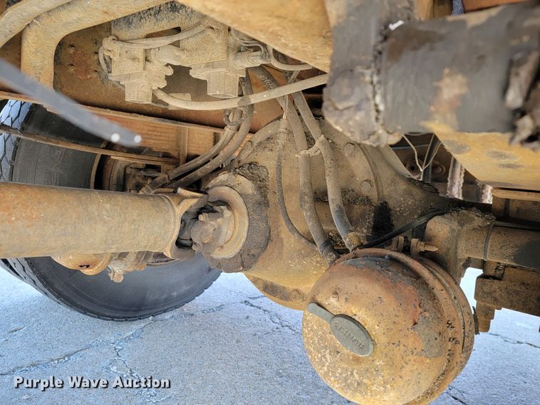 image for item JL9626 2000 International 4900  dump truck