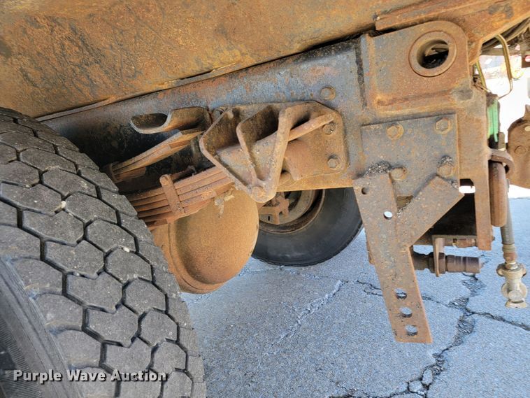 image for item JL9626 2000 International 4900  dump truck