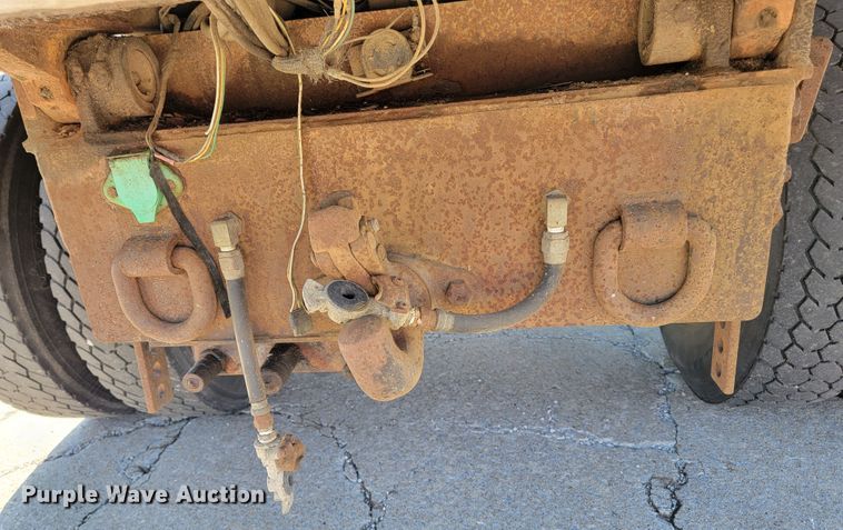 image for item JL9626 2000 International 4900  dump truck