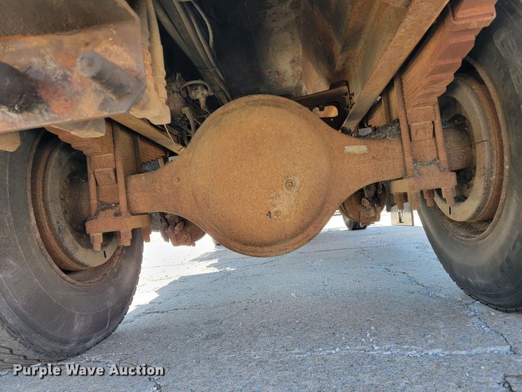 image for item JL9626 2000 International 4900  dump truck