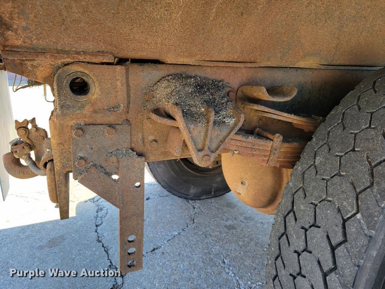 image for item JL9626 2000 International 4900  dump truck