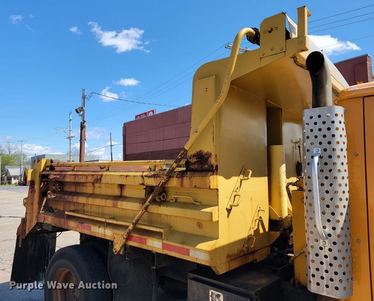 image for item JL9626 2000 International 4900  dump truck