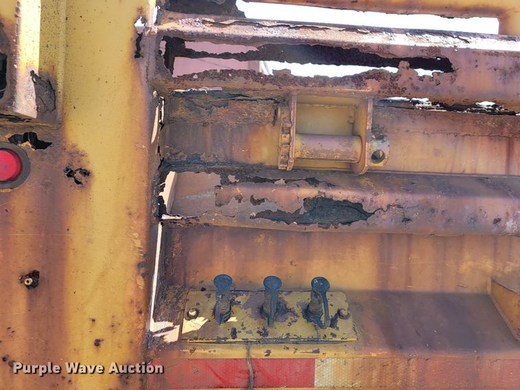 image for item JL9626 2000 International 4900  dump truck