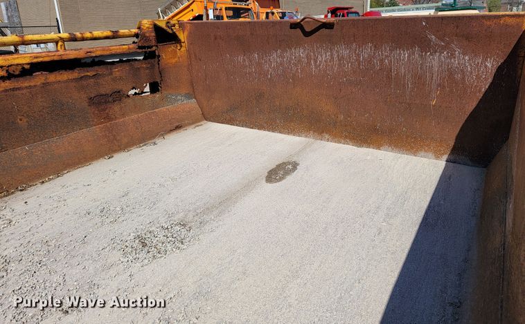 image for item JL9626 2000 International 4900  dump truck