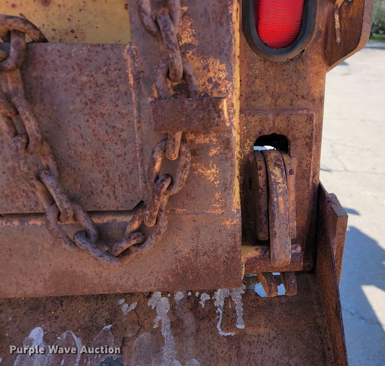 image for item JL9626 2000 International 4900  dump truck