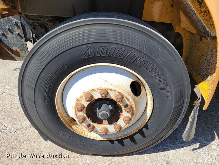 image for item JL9626 2000 International 4900  dump truck