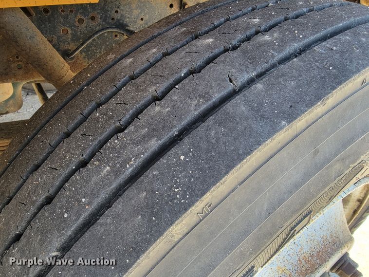 image for item JL9626 2000 International 4900  dump truck