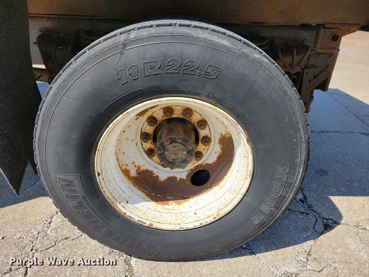 image for item JL9626 2000 International 4900  dump truck