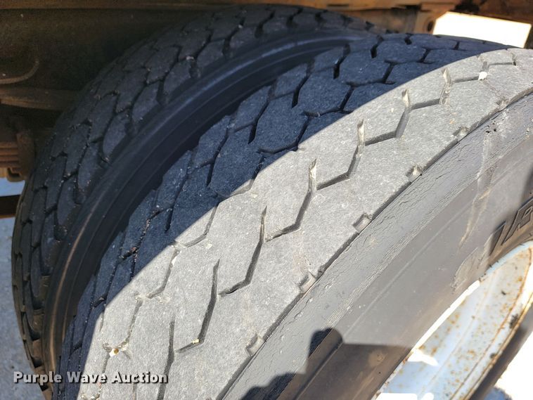 image for item JL9626 2000 International 4900  dump truck