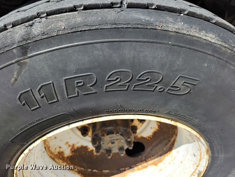 image for item JL9626 2000 International 4900  dump truck