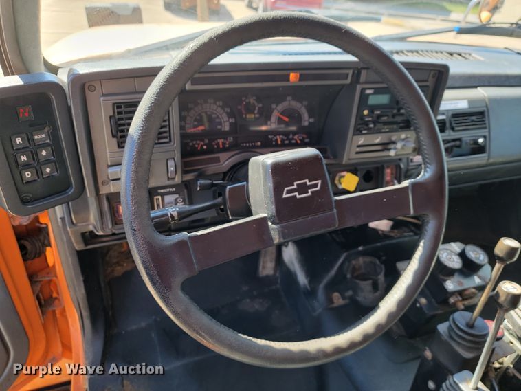 image for item JL9627 1999 Chevrolet C7H042  dump truck