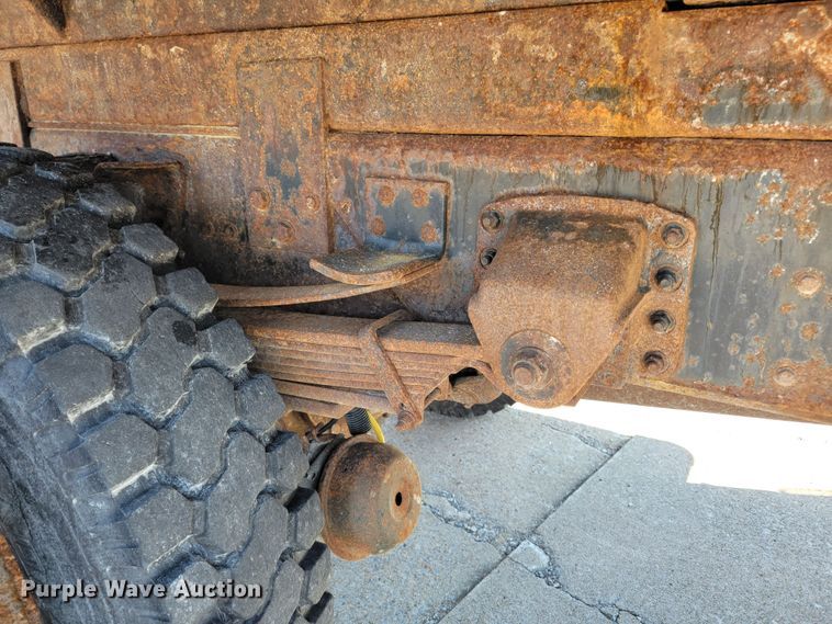 image for item JL9627 1999 Chevrolet C7H042  dump truck