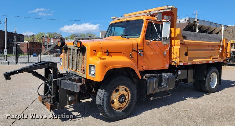 image for item JL9628 2000 International 2554  dump truck