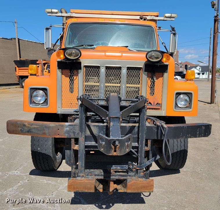 image for item JL9628 2000 International 2554  dump truck