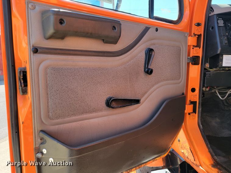 image for item JL9628 2000 International 2554  dump truck