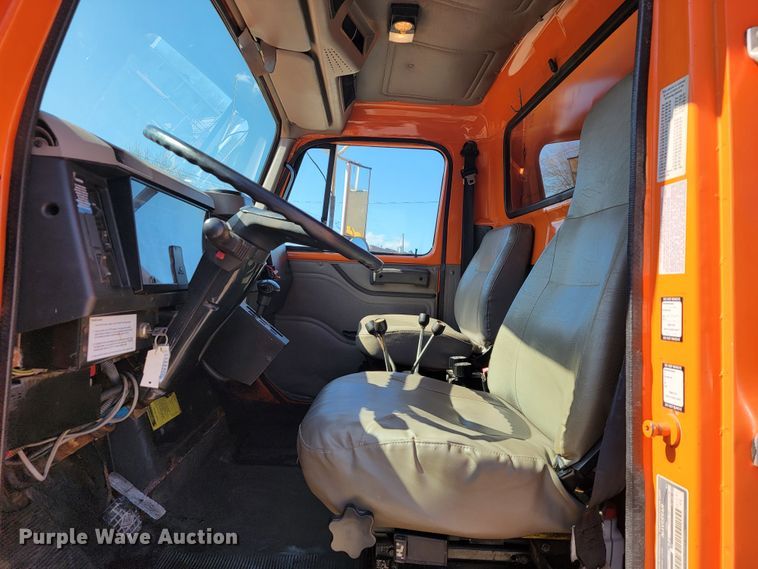 image for item JL9628 2000 International 2554  dump truck