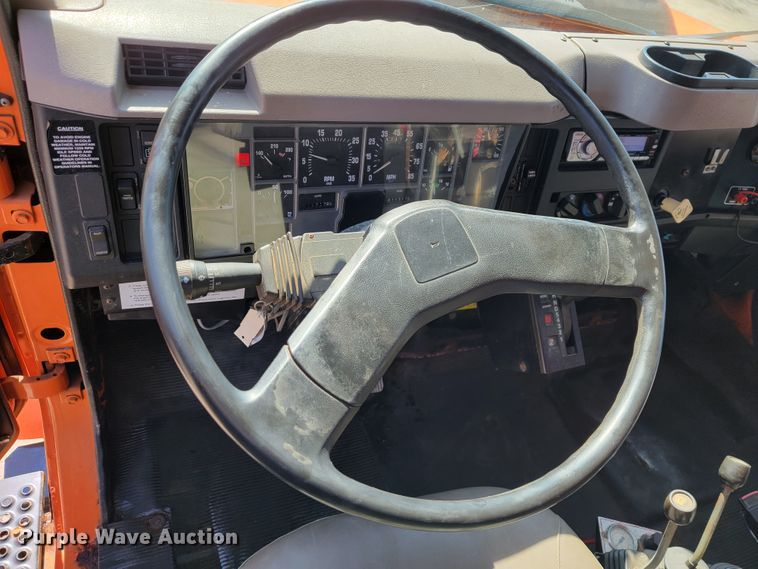 image for item JL9628 2000 International 2554  dump truck