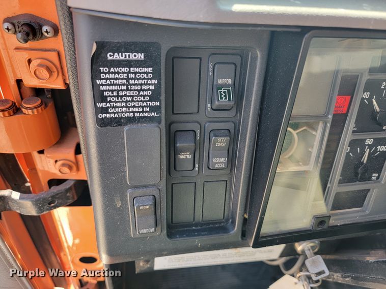 image for item JL9628 2000 International 2554  dump truck