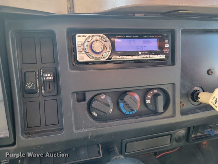 image for item JL9628 2000 International 2554  dump truck