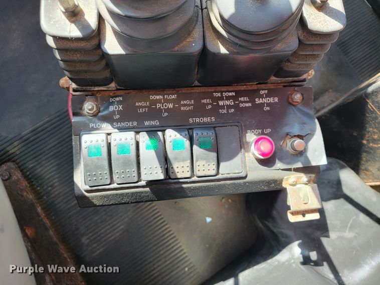 image for item JL9628 2000 International 2554  dump truck