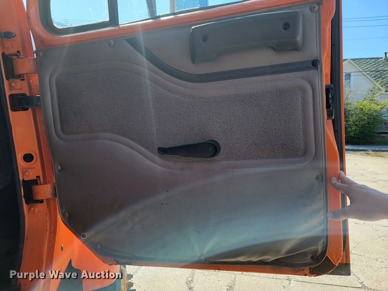 image for item JL9628 2000 International 2554  dump truck