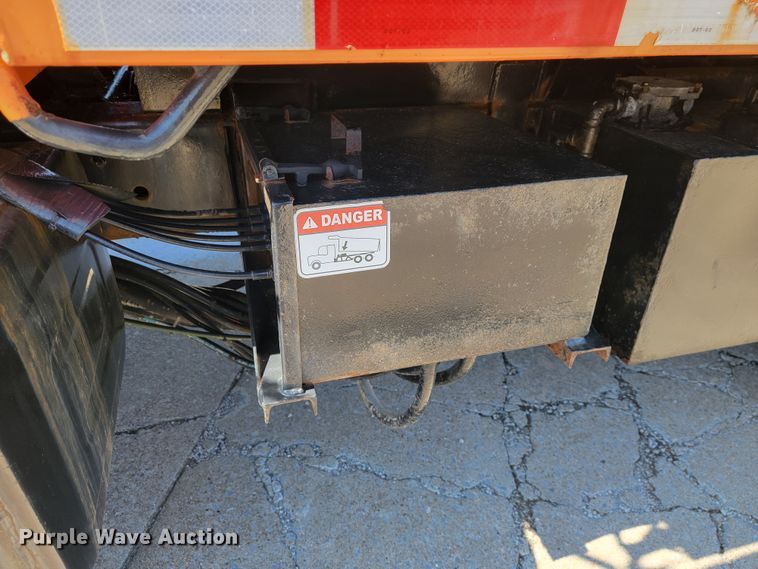 image for item JL9628 2000 International 2554  dump truck