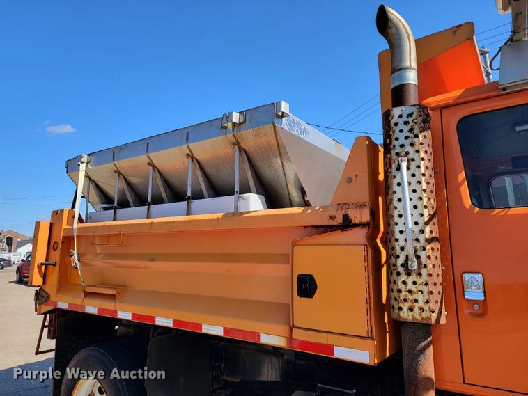 image for item JL9628 2000 International 2554  dump truck