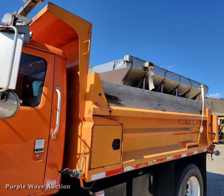 image for item JL9628 2000 International 2554  dump truck